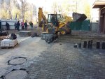 zavershuС”mo-ukladati-plitku-na-teritorС–С—-kompleksu.jpg